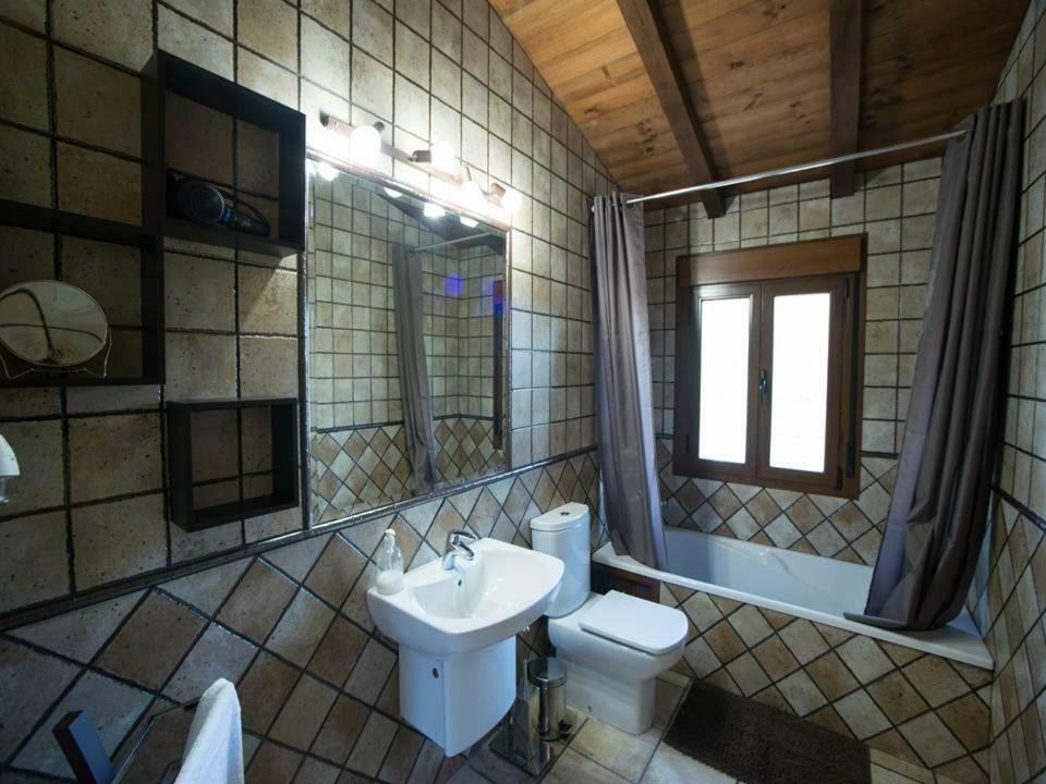 Casa Rural Apartamento Las Malpicas Navaconcejo Ngoại thất bức ảnh