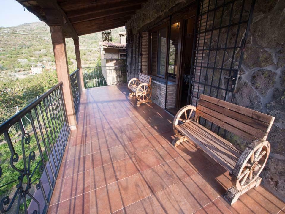 Casa Rural Apartamento Las Malpicas Navaconcejo Ngoại thất bức ảnh